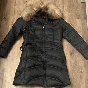 Dawn Levy Navy Blue Puffer with detachable Fur Collar, velvet lace up, sz. M
